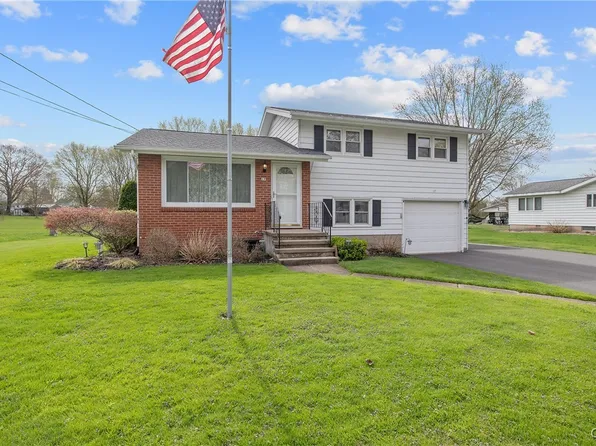 17 Ellen St, Fulton, NY 13069