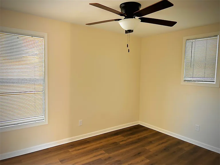 110 W Willow Dr #C — Photo 4