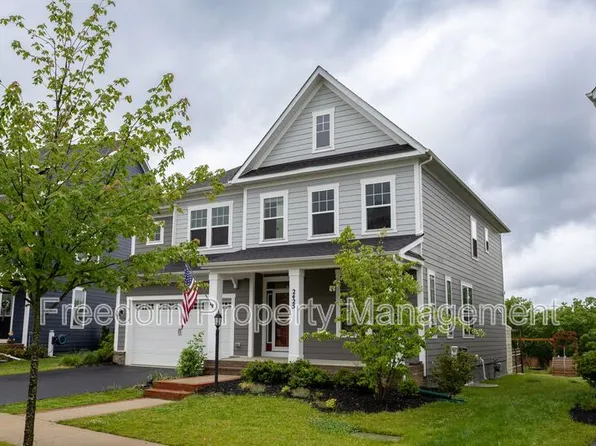 2425 Morgans Point Dr, Dumfries, VA 22026