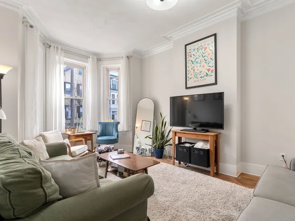 564 E 5th St, South Boston, MA 02127