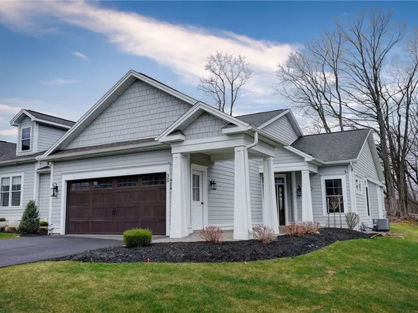 35 Skylight Trl, Pittsford, NY 14534