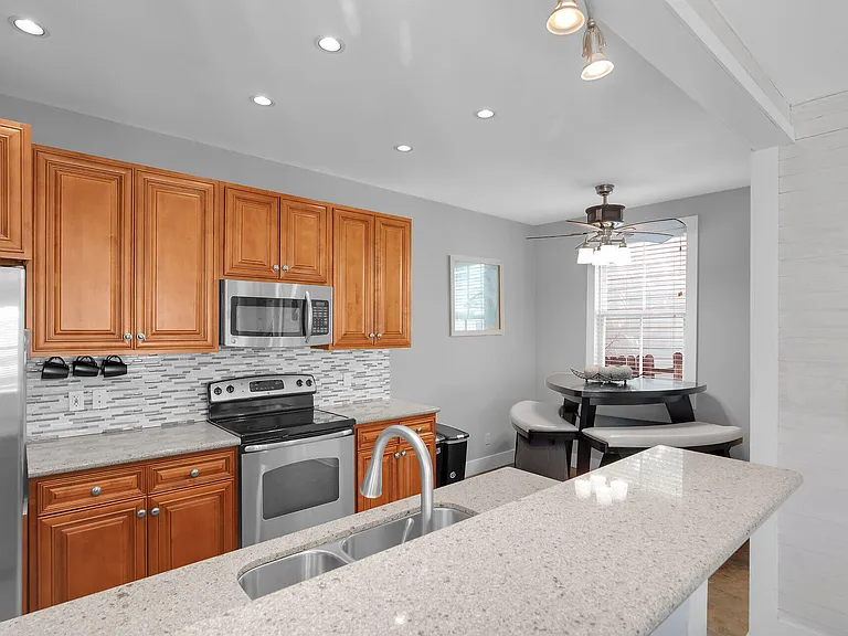 1124 Eaton St — Photo 8