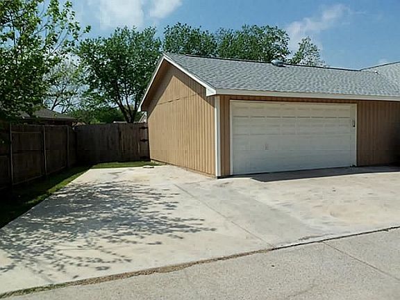 4th image of 7108 Scots Briar Ct