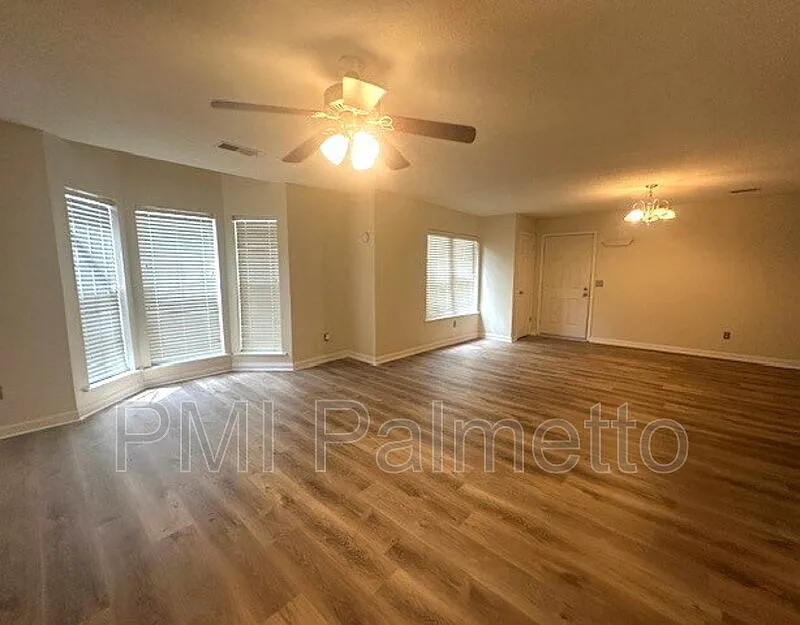 3 bed, 2.0 bath, 1220 sqft, $1,600 — Photo 4