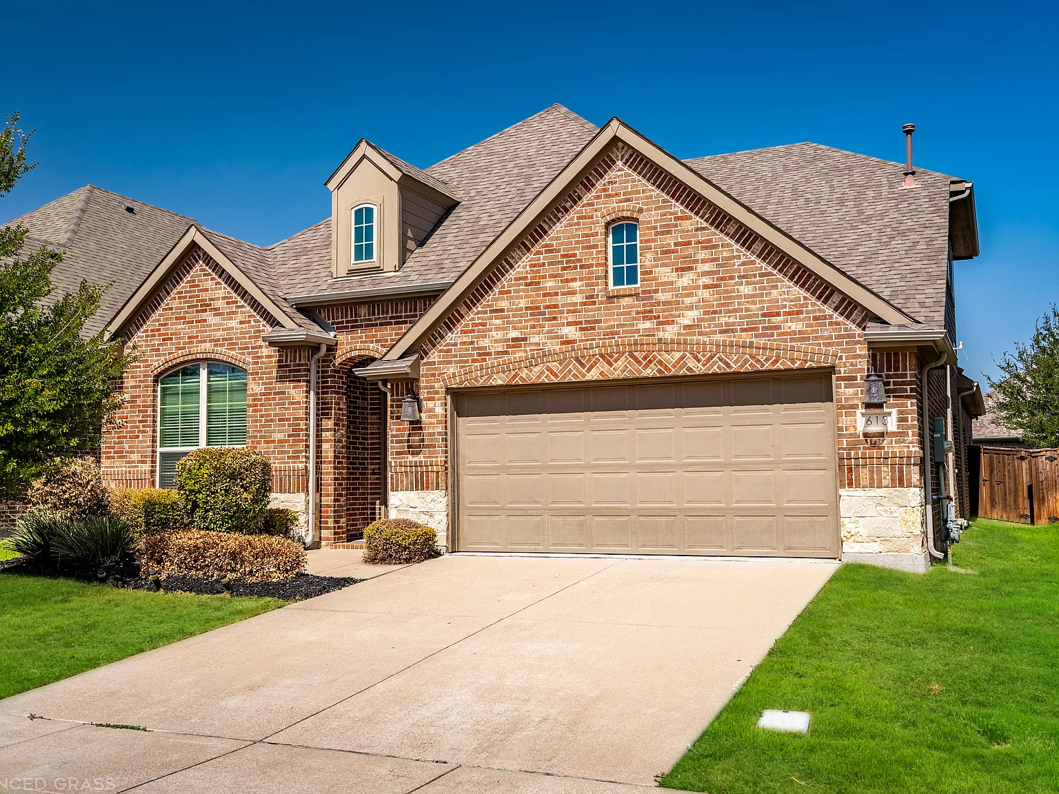 4 bed, 2995 sqft, $3,300 — Photo 2