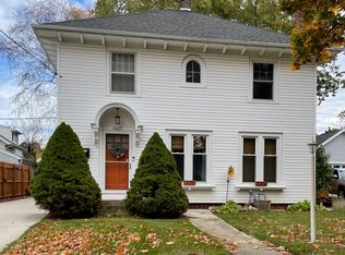 1027 N 16th St, Manitowoc, WI 54220