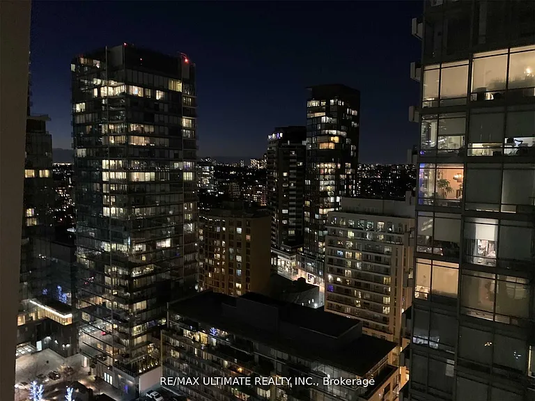 1 Yorkville Ave #1907 — Photo 3