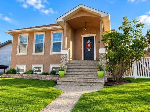 47 S Kreiner Cres, Whitecourt, AB T7S 1X5