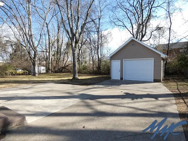 1318 N Tennessee Blvd — Photo 2