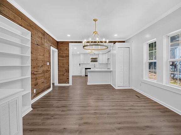 5th image of 324 Walnut St