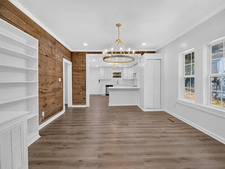324 Walnut St — Photo 5