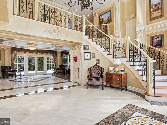 3rd image of 1066 Washington Crossing Rd