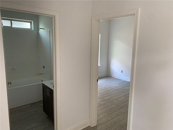 5th image of 2617 Greenville Dr