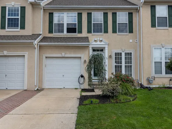 52 Bridle Ct, Cherry Hill, NJ 08003