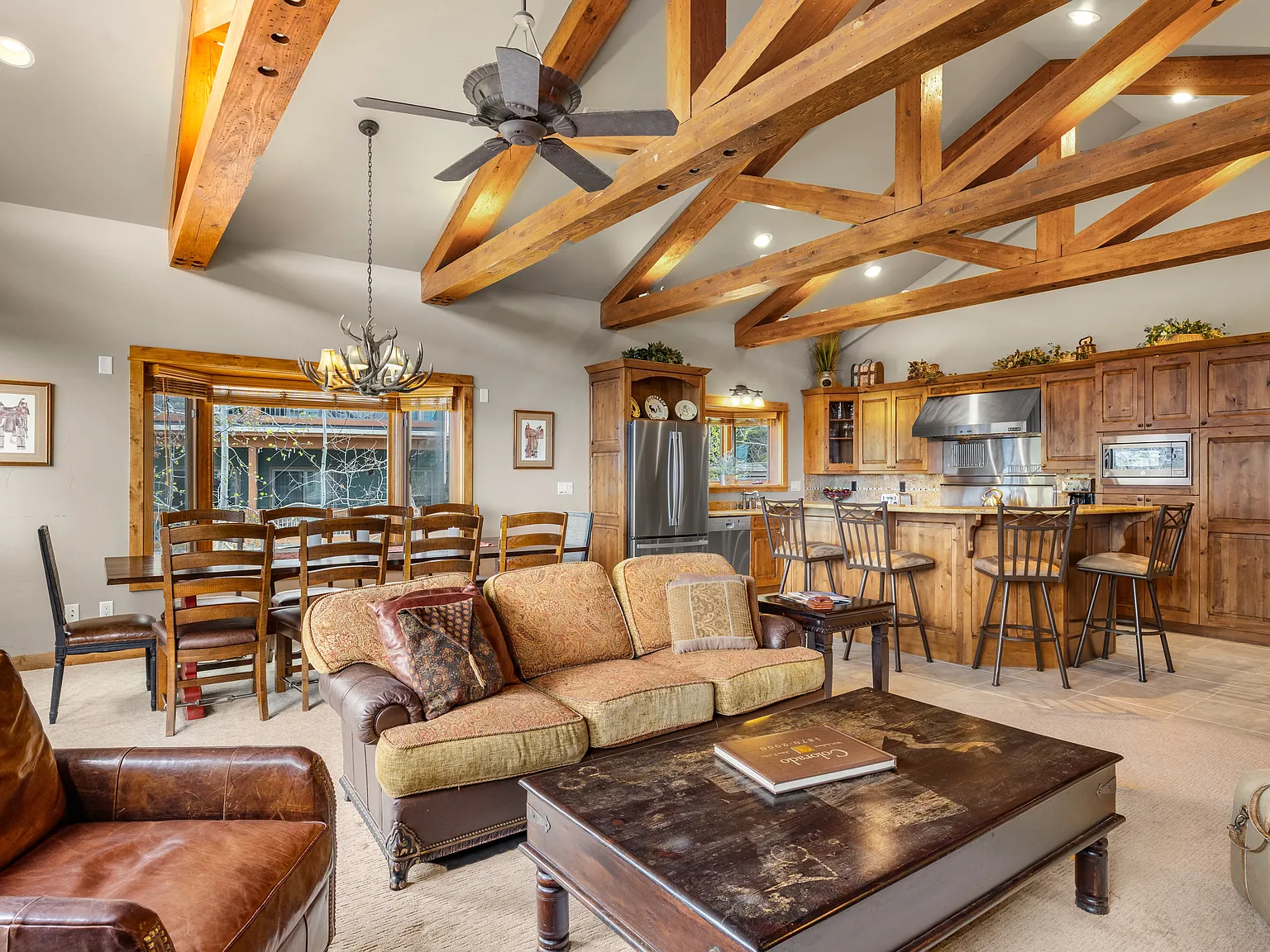 4 bed, 3.5 bath, 3144 sqft, $6,120 — Photo 3
