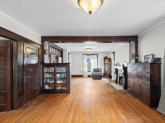 5th image of 309 E Walnut St
