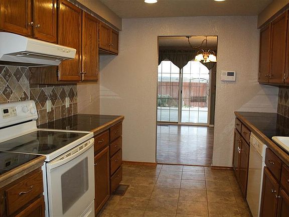 4th image of 194 Riverwood St