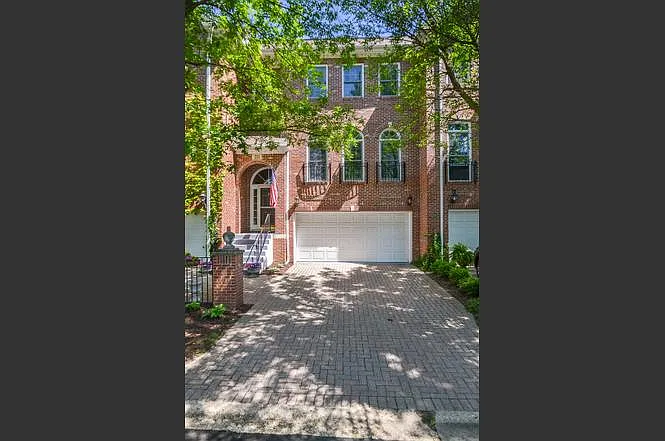 211 Campbell Ct photo 1