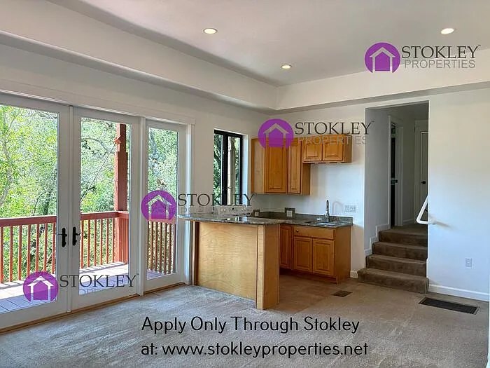 712 Moraga Rd