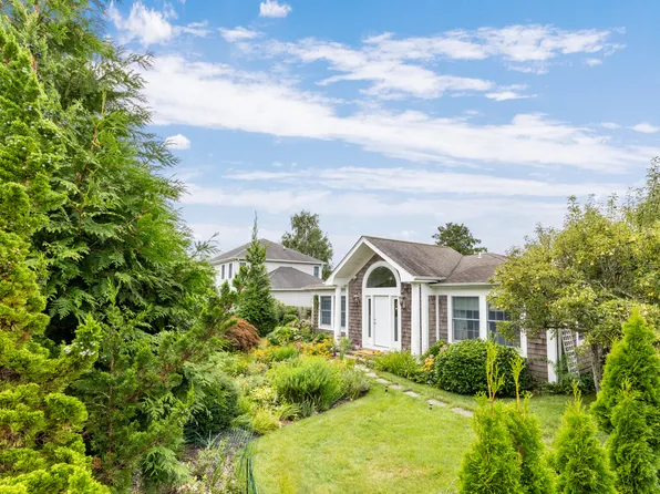 25 Dellaria Ave, Southampton, NY 11968