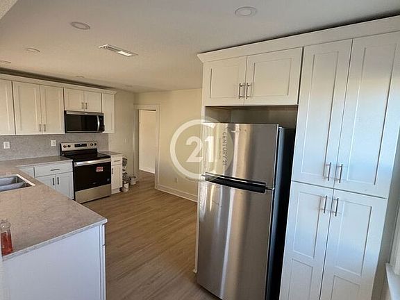 2nd image of 988 Albert Ave