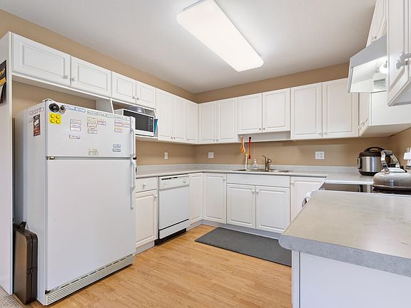 4th image of 9855 Quarry Rd #108