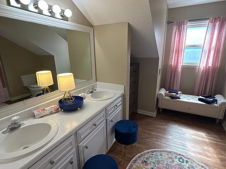 73 Hawthorne Apts — Photo 11