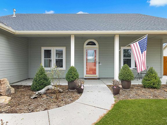 2nd image of 3021 E Green Canyon Dr