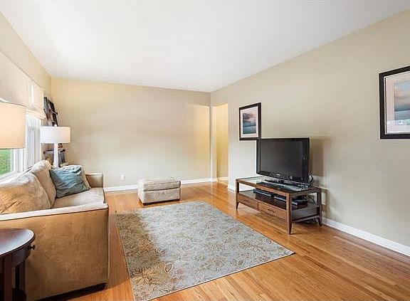 4th image of 8411 Craighill Dr