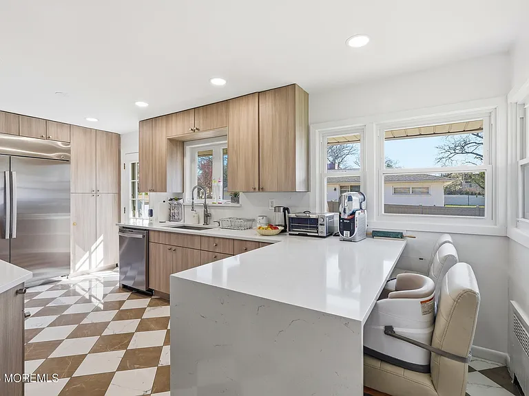 227 Chatham Ave — Photo 15
