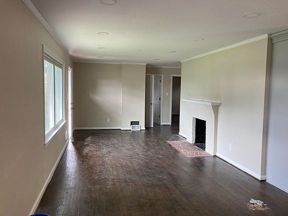 3rd image of 528 Huntington Blvd NE