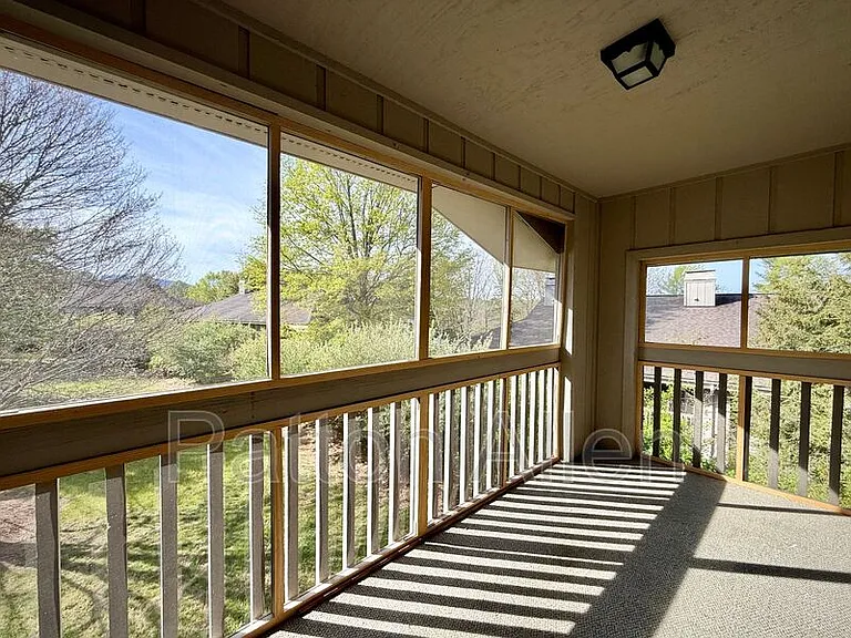 2406 Abbey Cir — Photo 11