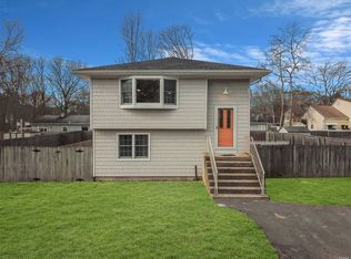 270 Floyd Rd, Shirley, NY 11967