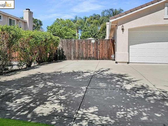 2nd image of 917 Portofino Dr