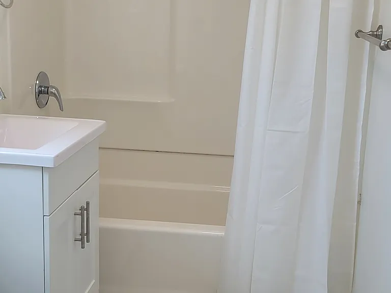 FULL BATH, 1ST FLOOR