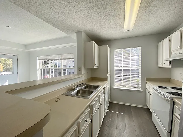 50 Pebble Beach Cv #D220 — Photo 4