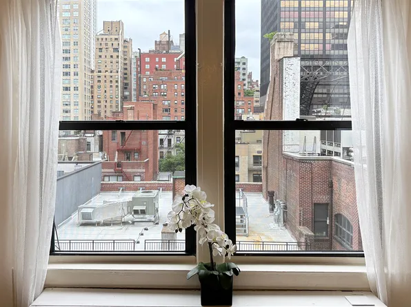 333 East 53rd Street 9N image 3 of 21