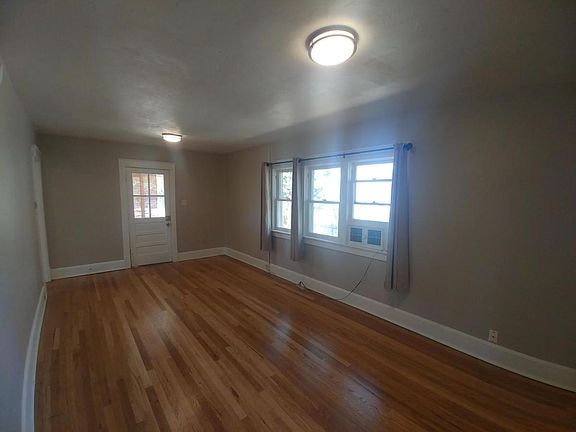 5th image of 220 Stanford Dr SE #A