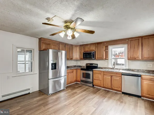 43 McAllister St, Hanover, PA 17331