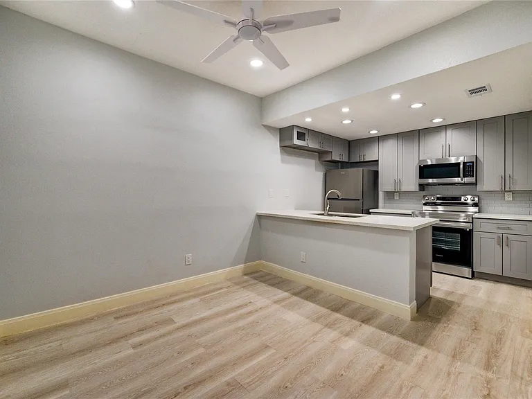 11711 Memorial Dr #534 — Photo 9