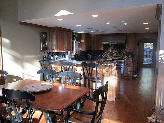 5th image of 6758 Holiday Valley Rd