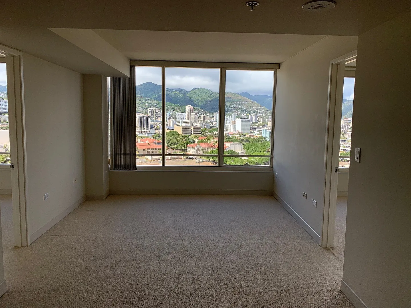 $3,700, 1009 Kapiolani Blvd, Pacifica 21st Flr, 2-Bedroom, 2-Bath, 1-Parking — Photo 2