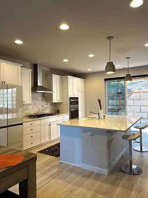 3 bed, 2308 sqft, $3,416 — Photo 2