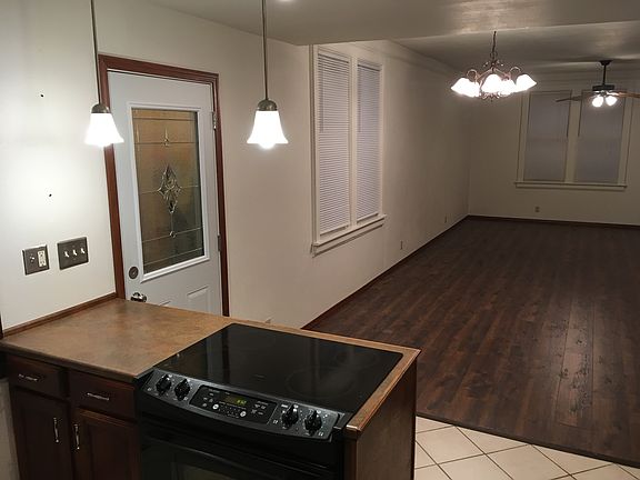 3rd image of 3828 Erie Ave