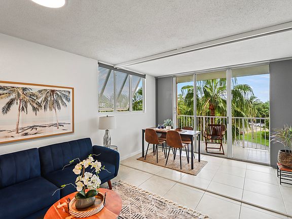 3rd image of 3930 S Roosevelt Blvd #S311