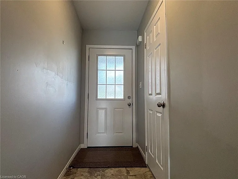 60 Netherwood Rd — Photo 5