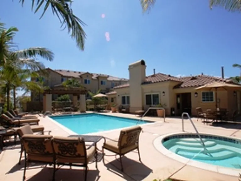 1045 Loretta Ln — Photo 13