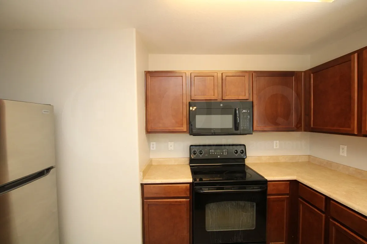 3 bed, 2.0 bath, 1202 sqft, $1,899 — Photo 4