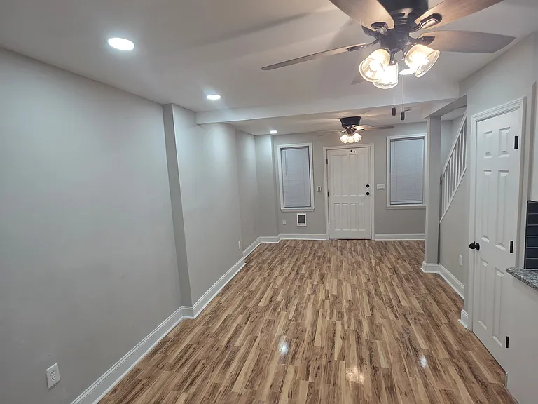 2055 Carver St — Photo 3