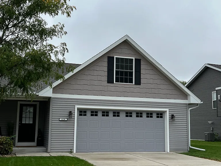 826 Thompson Dr — Photo 1
